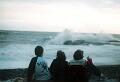 camogli, trois enfants contemplent la mer.jpg